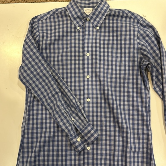 2 Brooks Brothers Regent Fit dress shirts - Picture 5 of 7